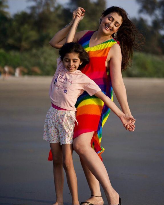 Juhi With daughter Samairra