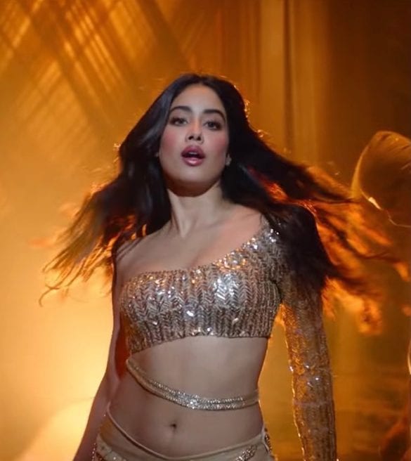 'Janhvi Kapoor' sets the temperature high in THIS new song from Roohi