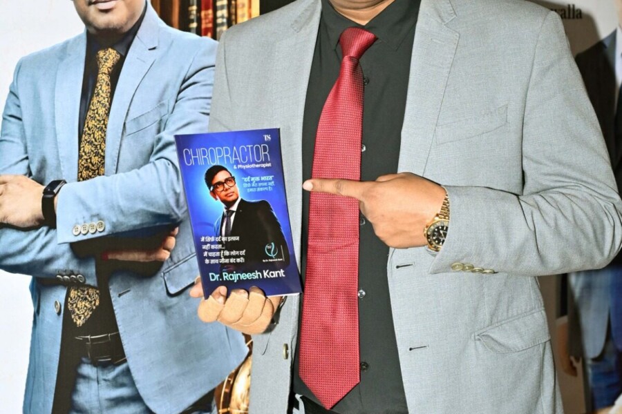 Chetan Bhagat Launches Dr Rajneesh Kant’s Book Chiropractor & Physiotherapist in Mumbai
